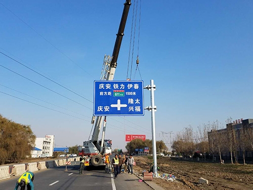 昆山昆山道路护栏网网片该如何进行正确的选购呢？